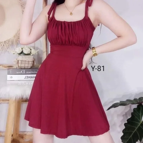 Dresses - Picture 3 of 3